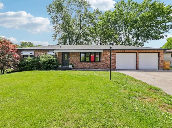 5113 NW Ridgewood Dr, Kansas City, MO 64151