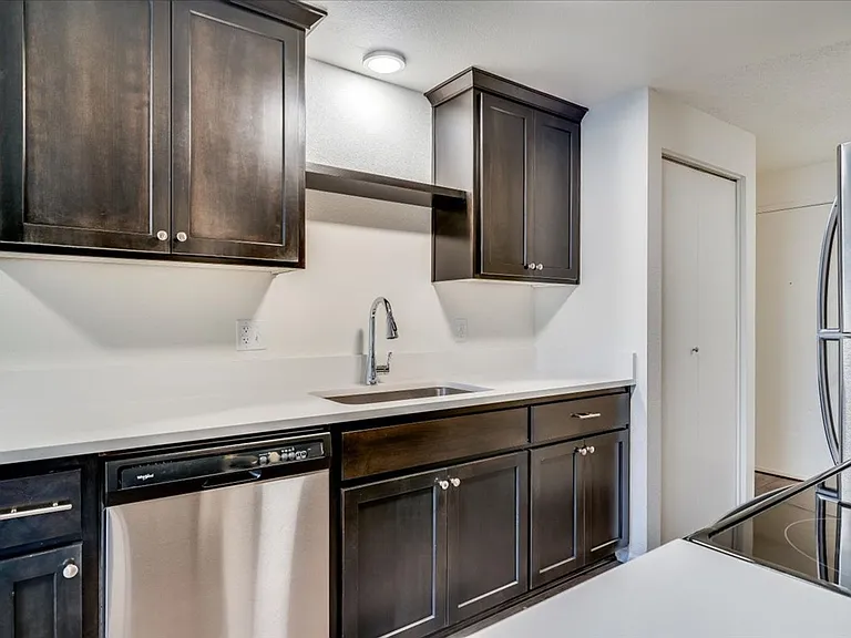 Barclay Square Where Convenience Meets Community Up to 1-Month Free! — Photo 38
