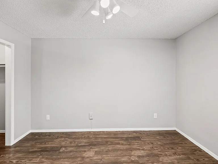 Awesome open Studio Apartments Close to Downtown — Photo 6
