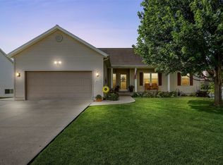 2515 Woodhill Dr SW, Cedar Rapids, IA 52404