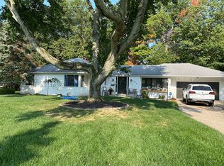 3225 Nelson Park Dr, Rocky River, OH 44116