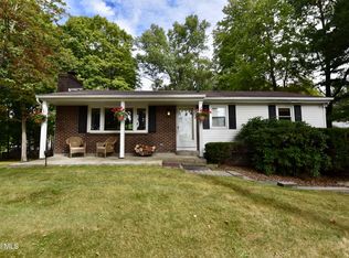 7 Marcel Rd, Halfmoon, NY 12065