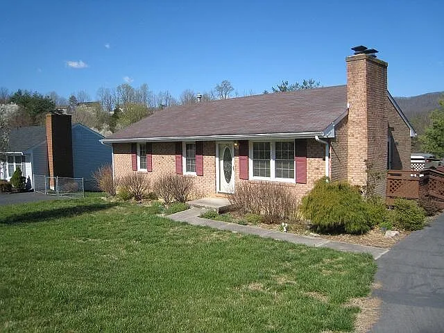 5436 N Garden Ln — Photo 1