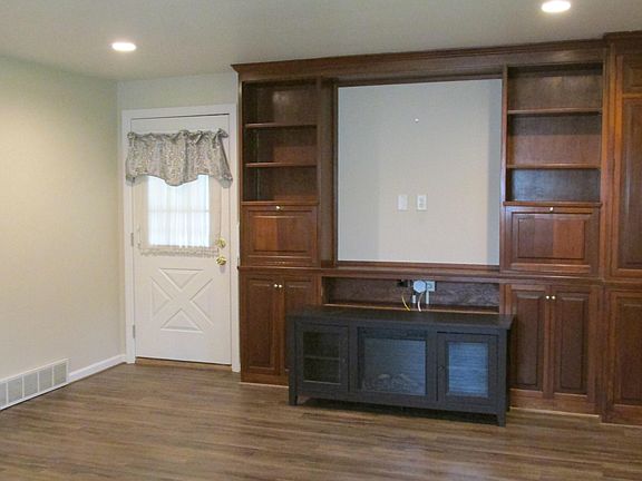 3rd image of 100 Lynndale Rd