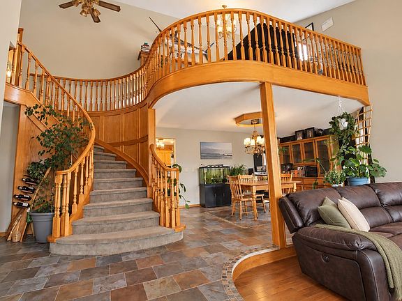 2nd image of 101 Dickenson Cres