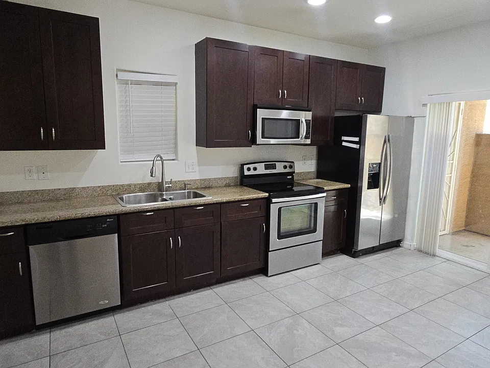 1331 E Willetta St #1