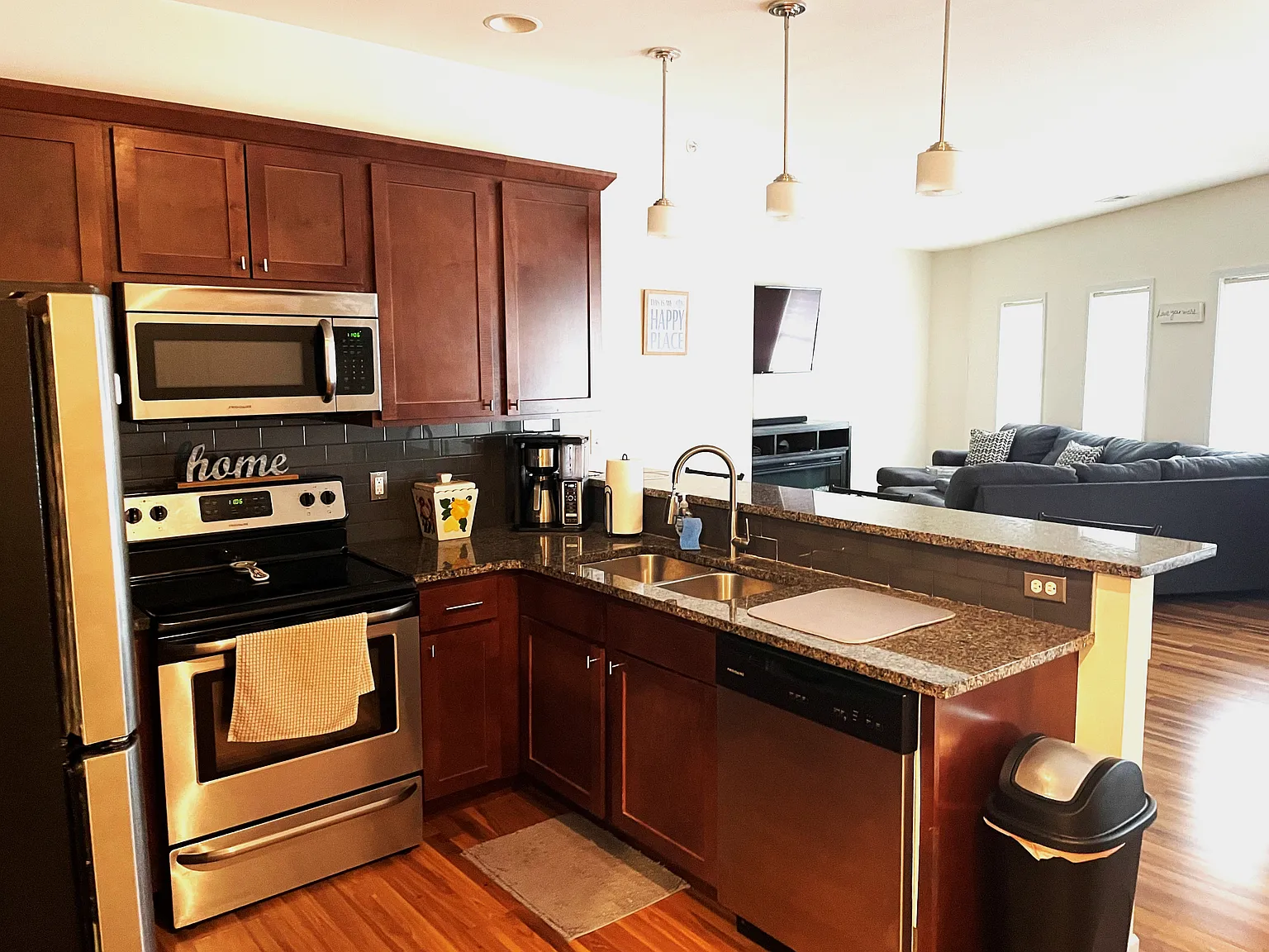 1 bed, 810 sqft, $1,395 — Photo 1