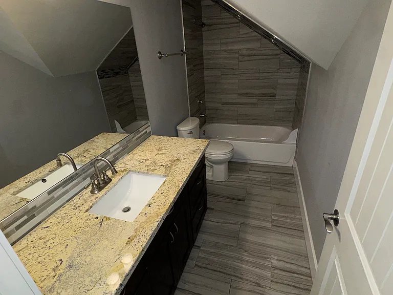 923 Military Rd E — Photo 13