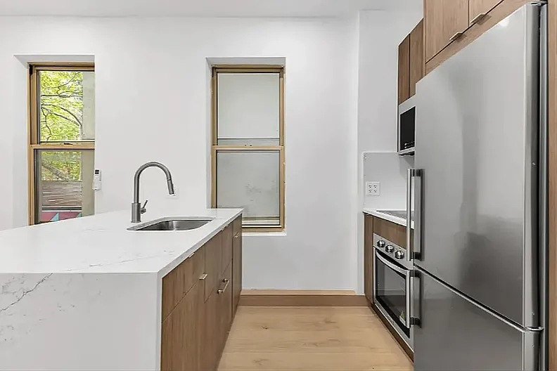 246 East 53rd Street — Photo 3