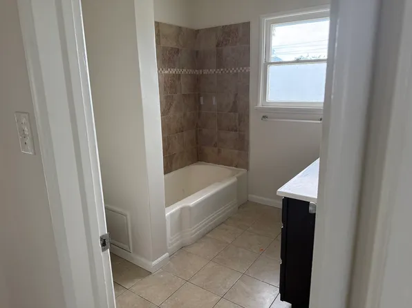 16007 Victory Blvd, Van Nuys, CA 91406