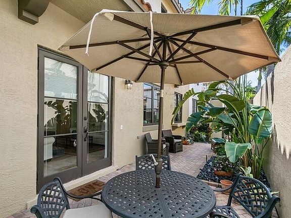 4th image of 310 Via Villagio
