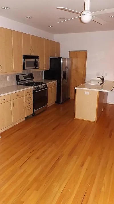 3 bed, 3.5 bath, 2900 sqft, $3,495 — Photo 3