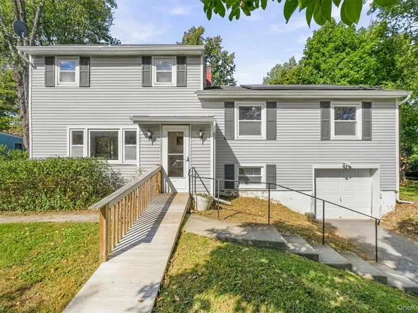 8 Claudia Lane, Poughkeepsie, NY 12603
