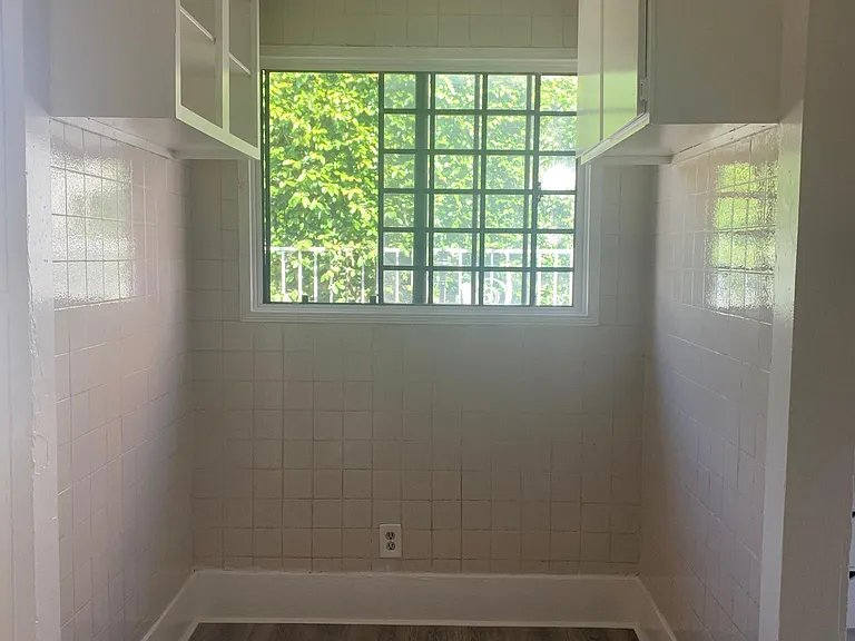 533 E Lomita Ave — Photo 5