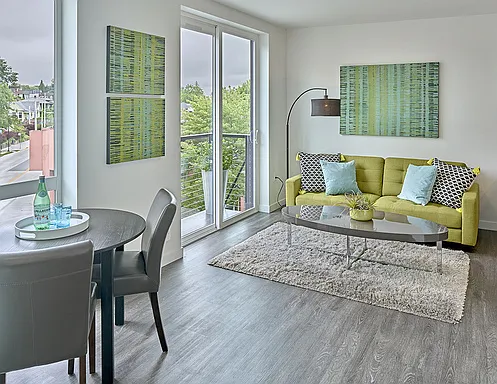 Hamilton- Your Bright, Modern City Home! — Photo 24