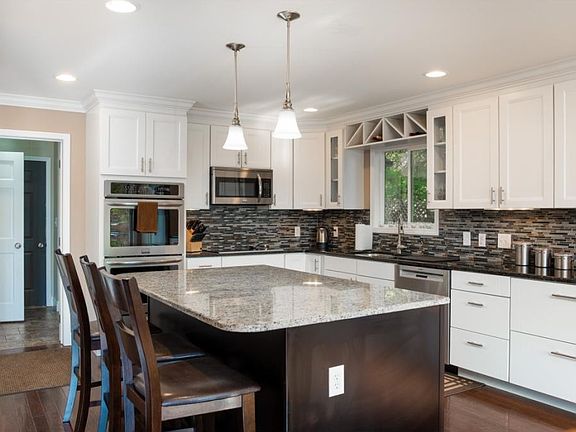 3rd image of 627 Candy Creek Dr