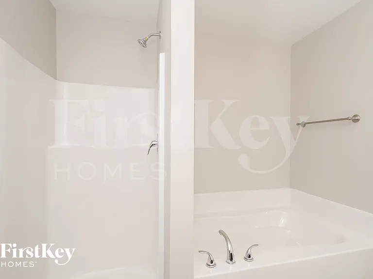 825 Winterside Ln — Photo 12