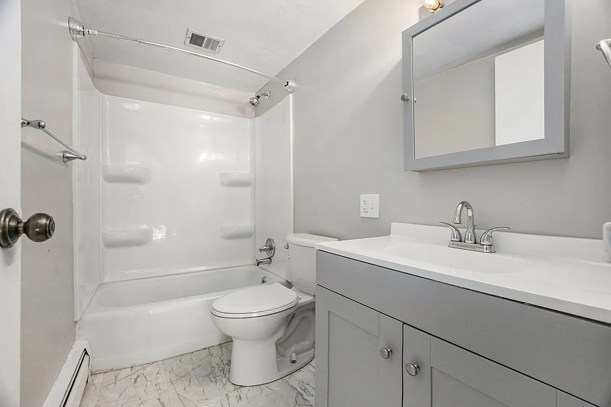 Building Photo - 120 Leonard St NE #12