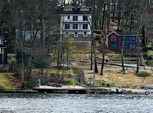 14 Pebble Beach Rd, Hopatcong, NJ 07843