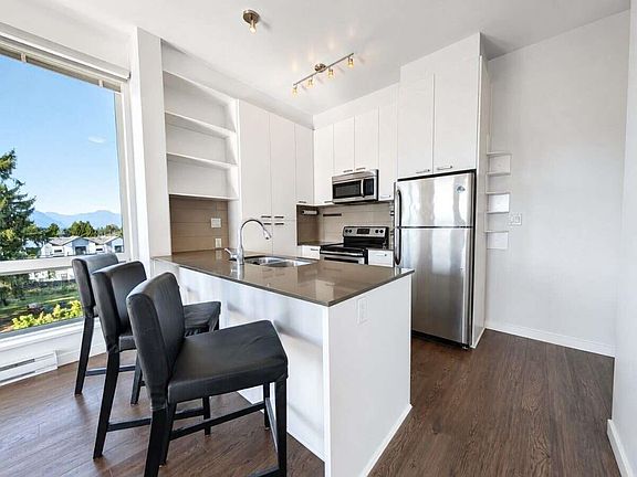 2nd image of 20331 Dewdney Trunk Rd #403
