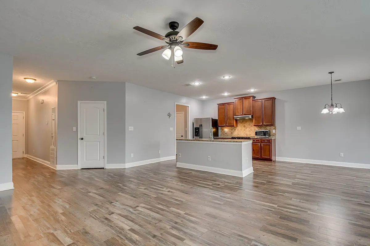 Building Photo - 805 Erika Ln