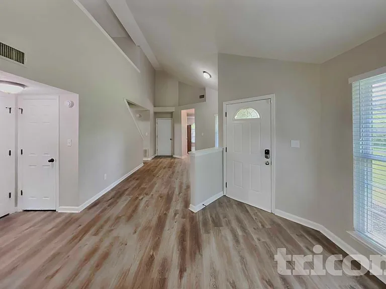 2701 River Bend Dr — Photo 3