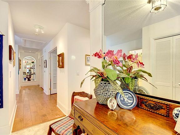 5th image of 107 Peachtree St