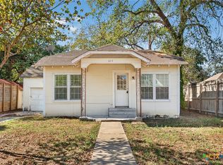 617 N College St, Gonzales, TX 78629