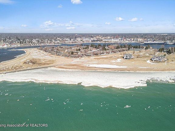 5th image of 176 Harbor Dr #55