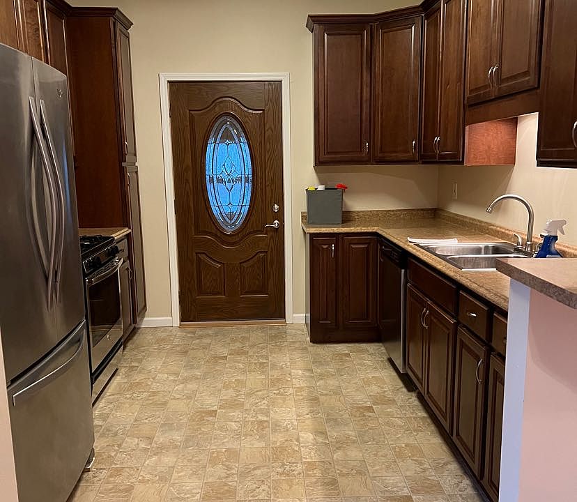 1st image of 189 E 2nd St #201