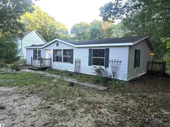 17009 Blackfoot Trl, Howard City, MI 49329