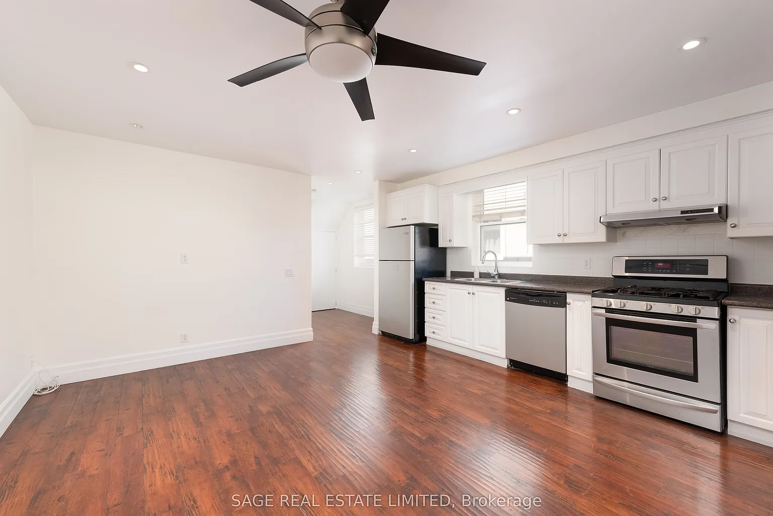 97 Holwood Ave photo 1