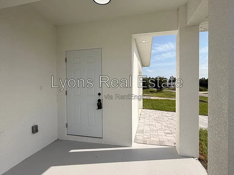 2210 Armour Rd — Photo 5