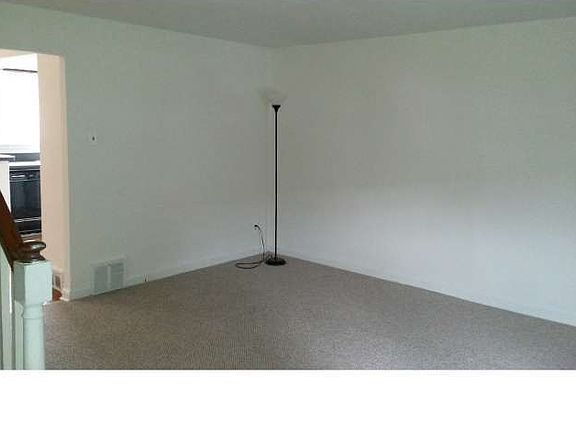 3rd image of 7248 Eastwood St