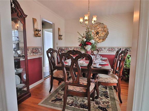 4th image of 423 Sherwood Ct