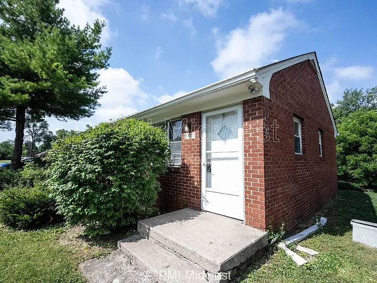 5820 Grandview Dr — Photo 2