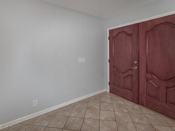 4th image of 8229 Parkridge Cir N