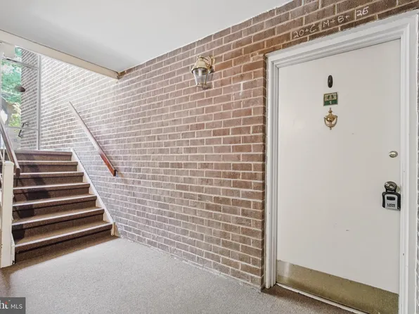 1412 Northgate Sq Unit 1B, Reston, VA 20190