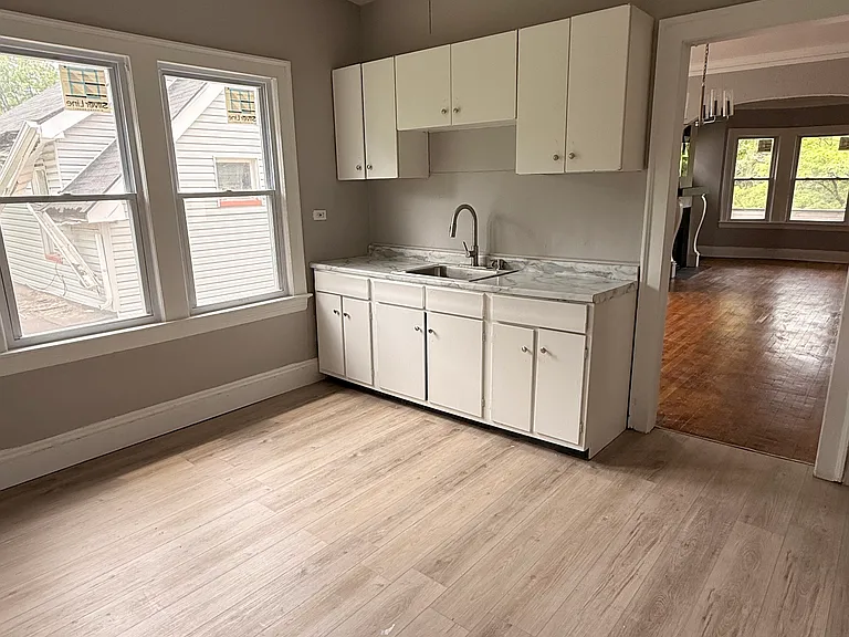 3263 E 117th St #2B — Photo 6