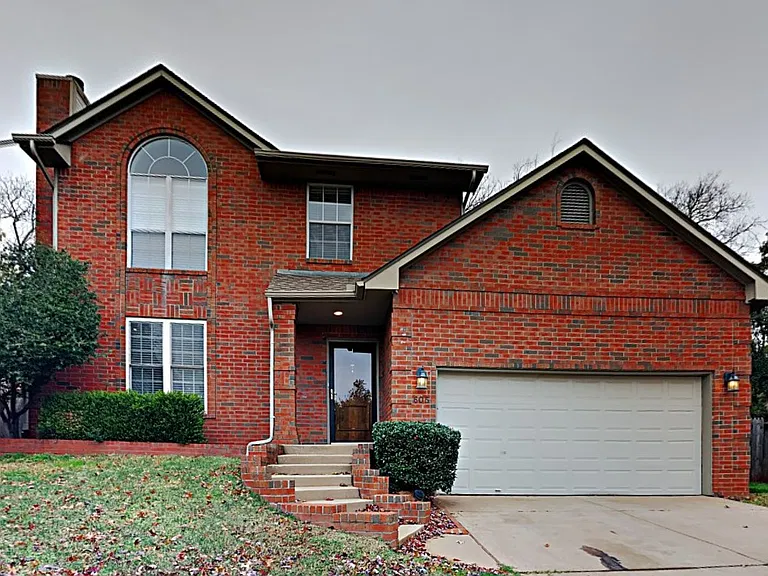 605 Knights Bridge Rd — Photo 2