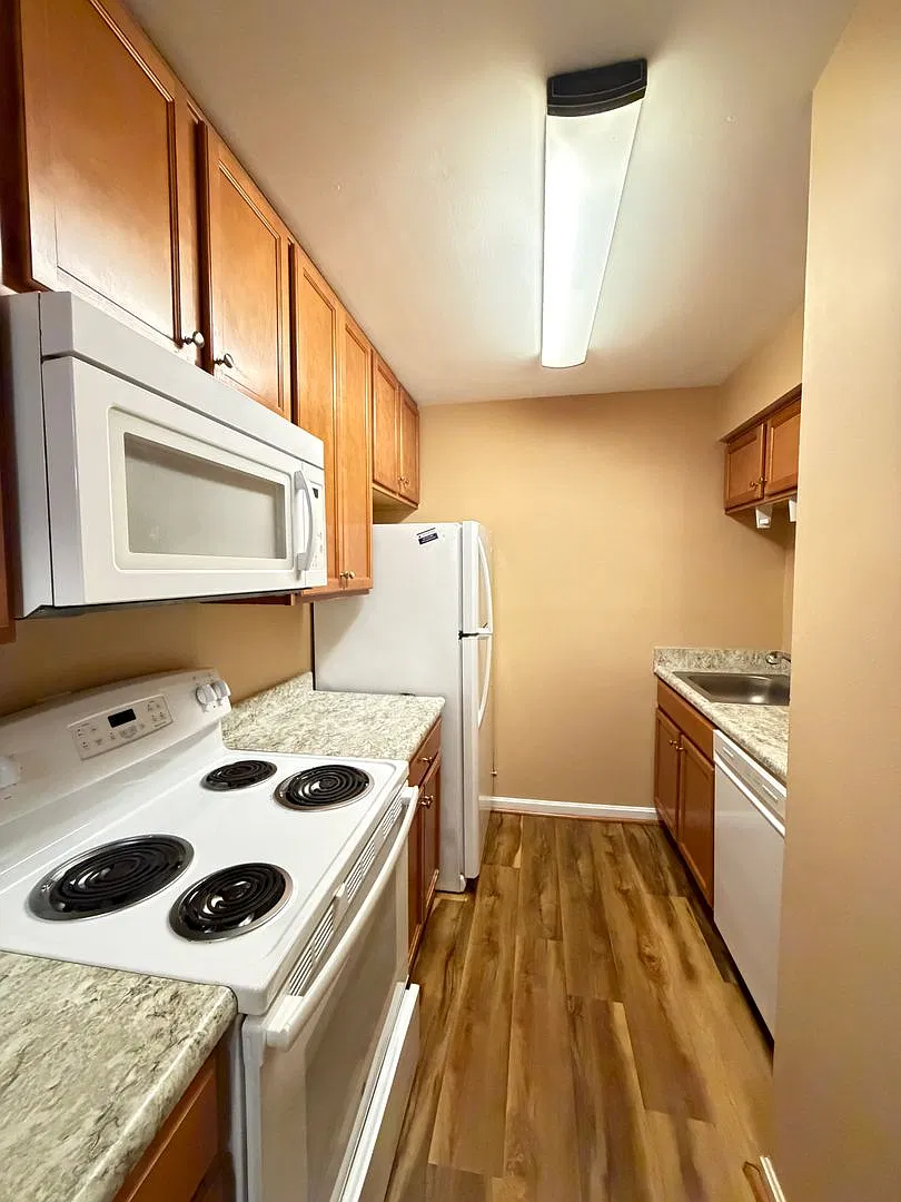 Highlands 2 bedroom apartment walking distance to Bardstown Road. — Photo 4