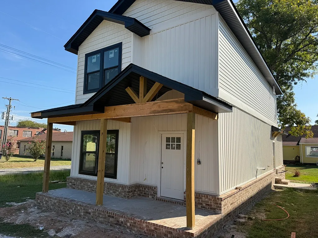 204 S. Plum - 1 — Photo 1