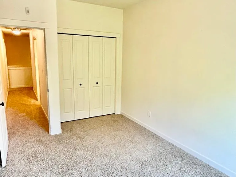8005 NE Rockne Way — Photo 22