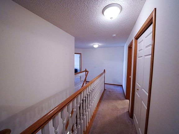 4th image of 105 Dover Ct
