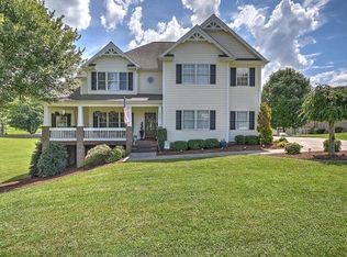 1215 Olde Oaks Dr, Gray, TN 37615
