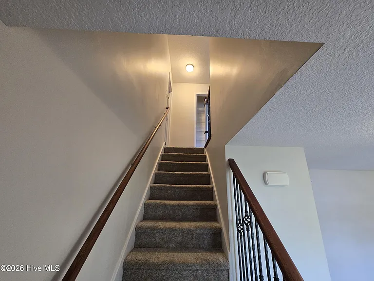 305 Cabin Cir — Photo 9