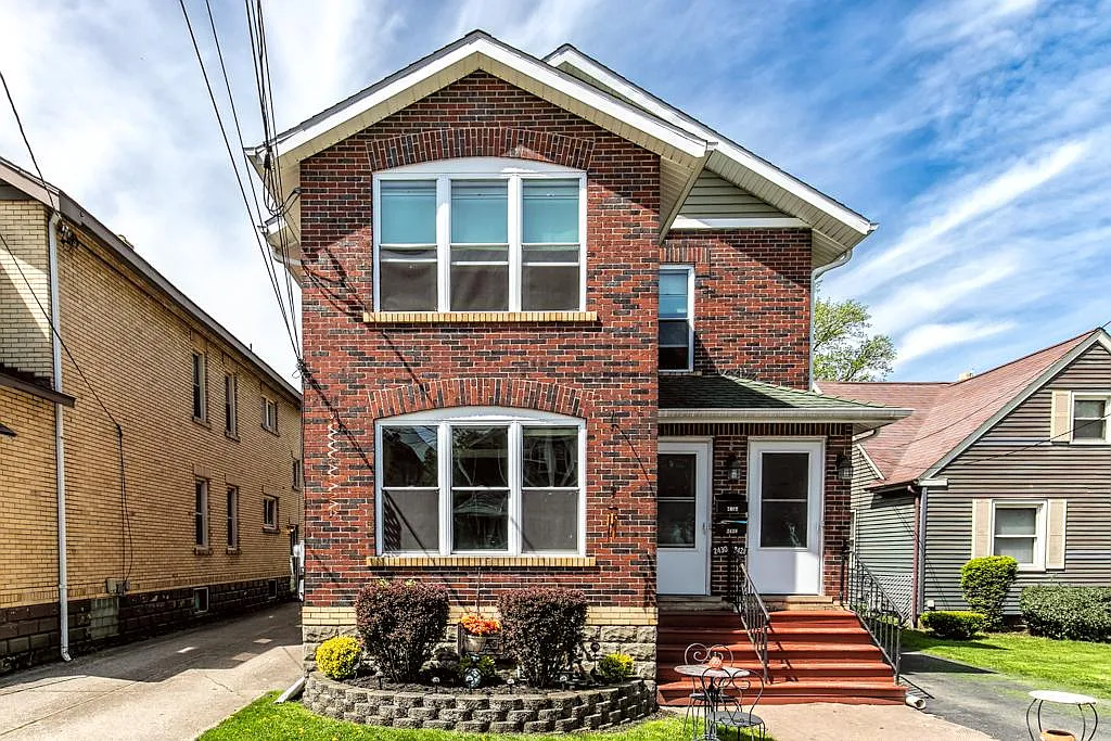 2430 Taggert St photo 1