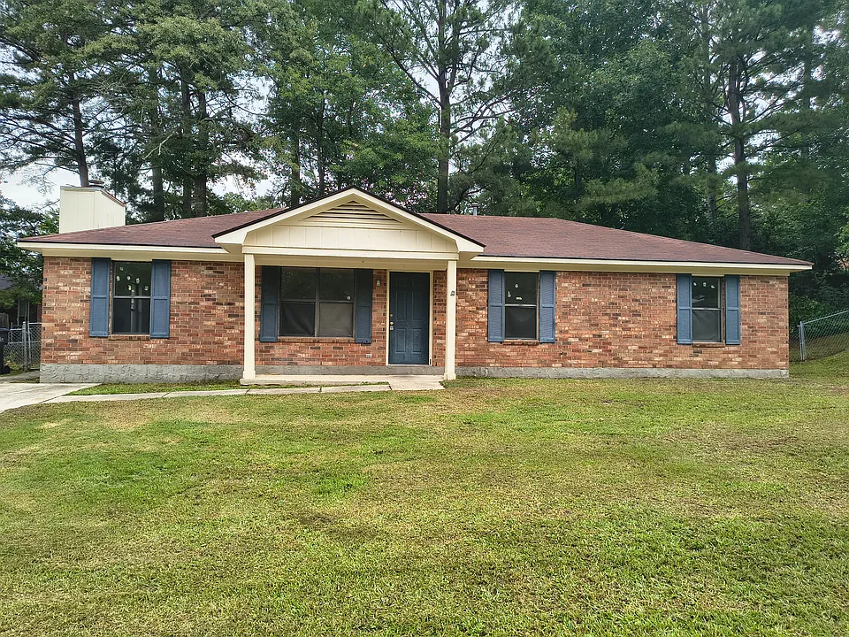 2304 Roundup Dr