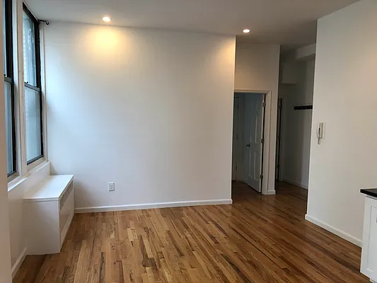 Rented by City Connections Realty | media 10