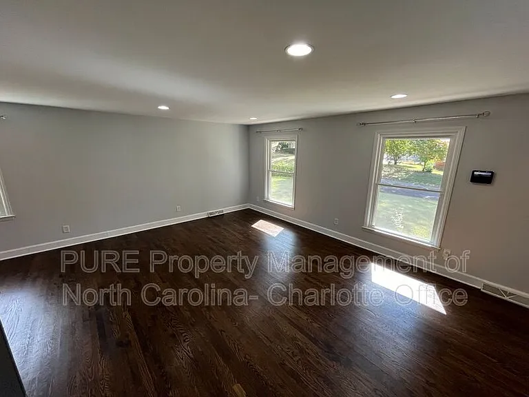 314 Scottridge Dr — Photo 5